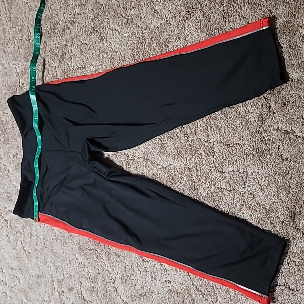Madden Crop Athletic Yoga Leggings LARGE
